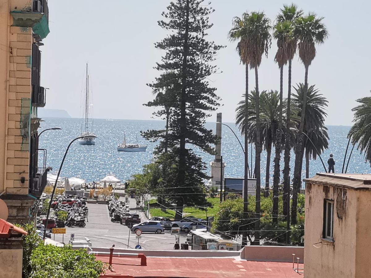 Napoli Centro Chiaia Apartment Bagian luar foto