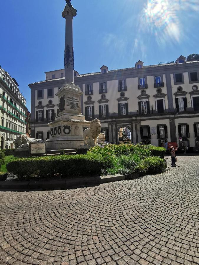 Napoli Centro Chiaia Apartment Bagian luar foto