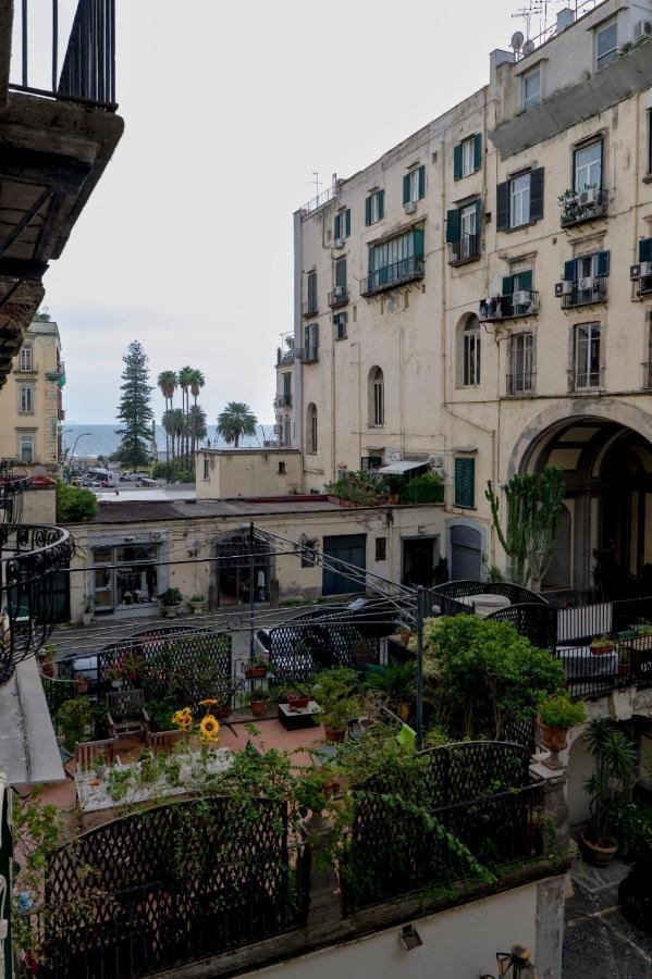Napoli Centro Chiaia Apartment Bagian luar foto